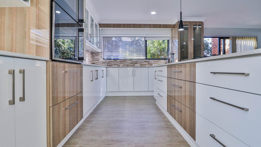 4 Bedroom Property for Sale in Wavecrest Eastern Cape